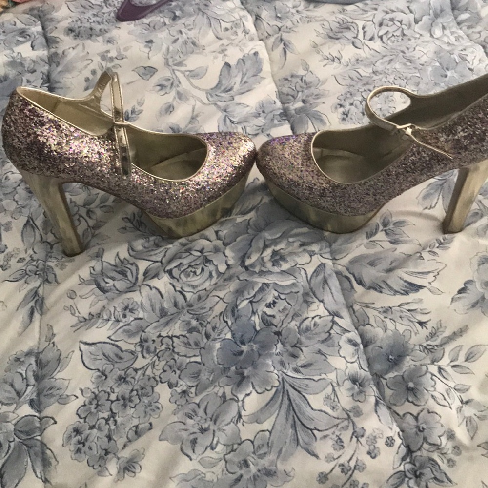 Heels - Picture 4 of 4